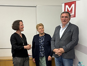 Verbandsobfrau Andrea Dillinger mit Hemma Ebner und Augustin Kloiber