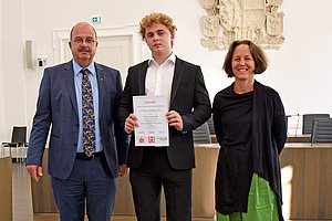 Preisverleihung Junge Landesforschung 2022; im Bild (v.l.n.r.): Oskar Dohle Stefan Repetschnigg und Andrea Dillinger