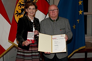 Josef Hemetsberger (Heimatmuseum Kohbauernhaus, Köstendorf) wurde am 17.10.2023 mit dem Verdienstzeichen des Landes ausgezeichnet
