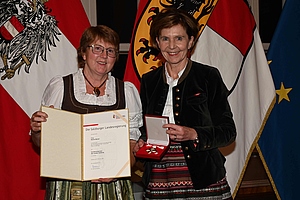 Rosina Rainer (Hochofenmuseum, Thomatal) wurde am 17.10.2023 mit dem Verdienstzeichen des Landes ausgezeichnet